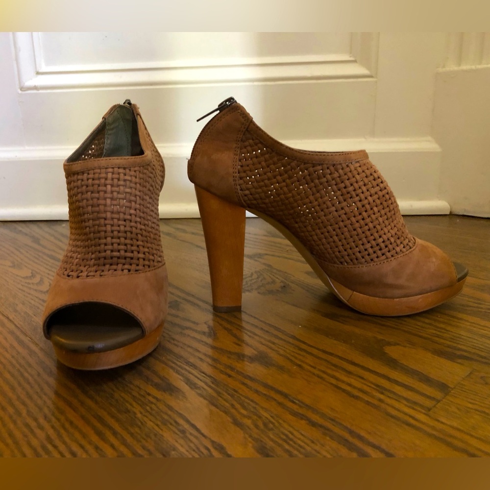Banana republic 3” heel sandal NWOT
